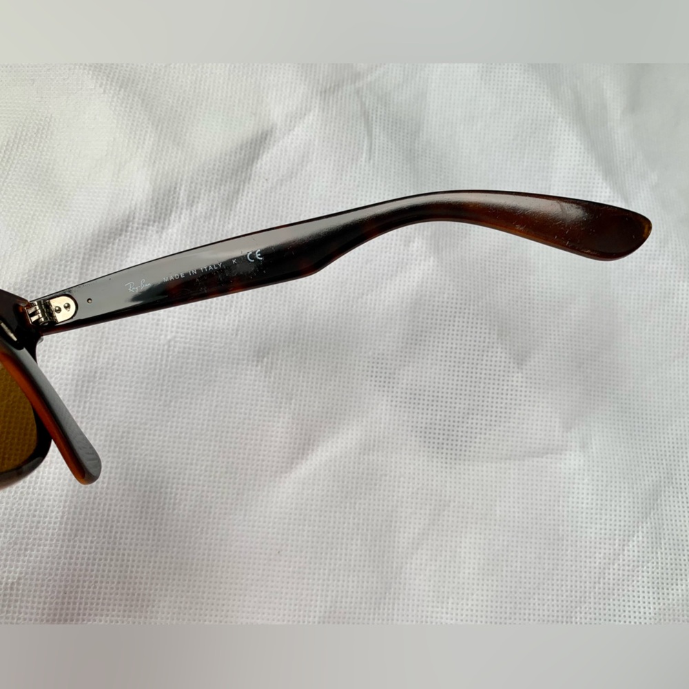 Scratched Ray-Ban Classic Wayfarer Rounded Brown Sunglasses - Picture 9 of 10